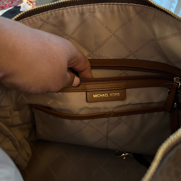 !!NWOT!!! Michael Kors Signature Brown/Tan Handbag (w/o tag) - Picture 4 of 9